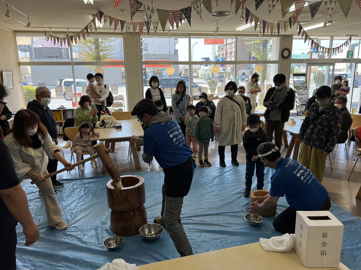 Michiyo2679's tweet photo. 11時の餅つきは終了
次は14時から

みんなで餅つき
お手伝いお願いしまーす

#イベント
#餅つき
#室蘭市
#中島コンソーシアム https://t.co/EqkqqRNdnF