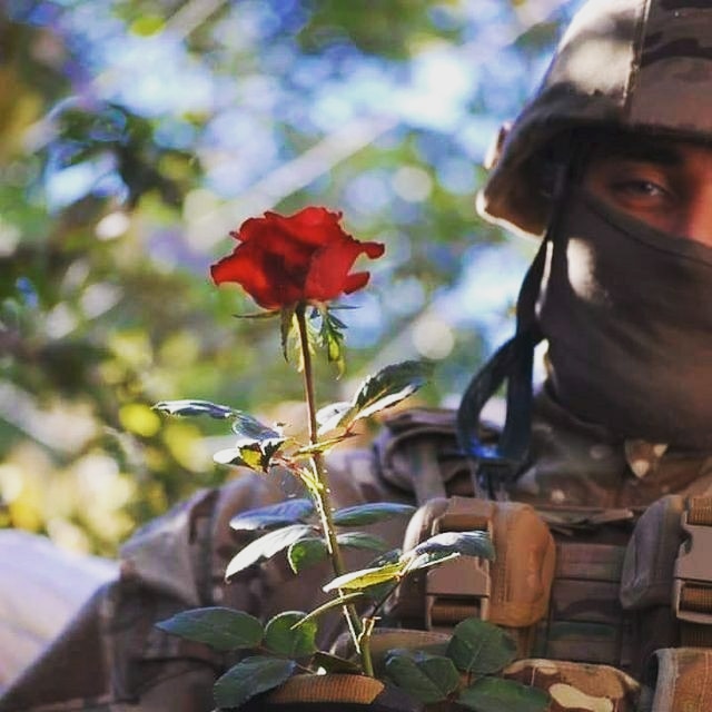 Ayshamuslima23's tweet image. Ele sabe o que há na terra e no mar; e não cai uma folha sem que Ele disso tenha ciência. (Maomé) Alcorão📖🕋🤍