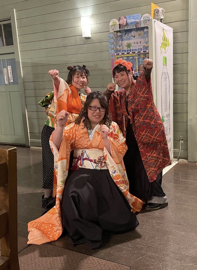 color_gate_p's tweet photo. 🟠【明日はライブです!!🍖】🟠
5月1日(月)
「囚人たちの夜vol.237」
@札幌LOG
19:30/20:00
2000円(1d付き)
※学割500円引き
出演
Color gate project
新田かえる
サトウアミ
奥山漂流歌劇団(ひとり編成)
アコギとカホンの2人で出演します🙇♀️
ヤー!!💪💪
#colorgateproject #からあげプロジェクト https://t.co/vtZ9N7SIcd