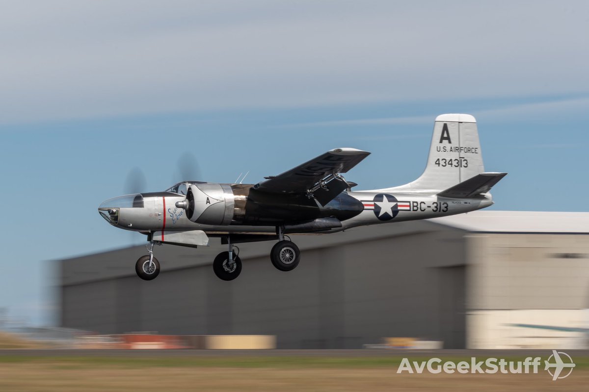 AvGeekStuff's tweet photo. A-26 landing at Paine Field (KPAE). #Planespotting #warbirds #avgeek https://t.co/C7n2E1XZai