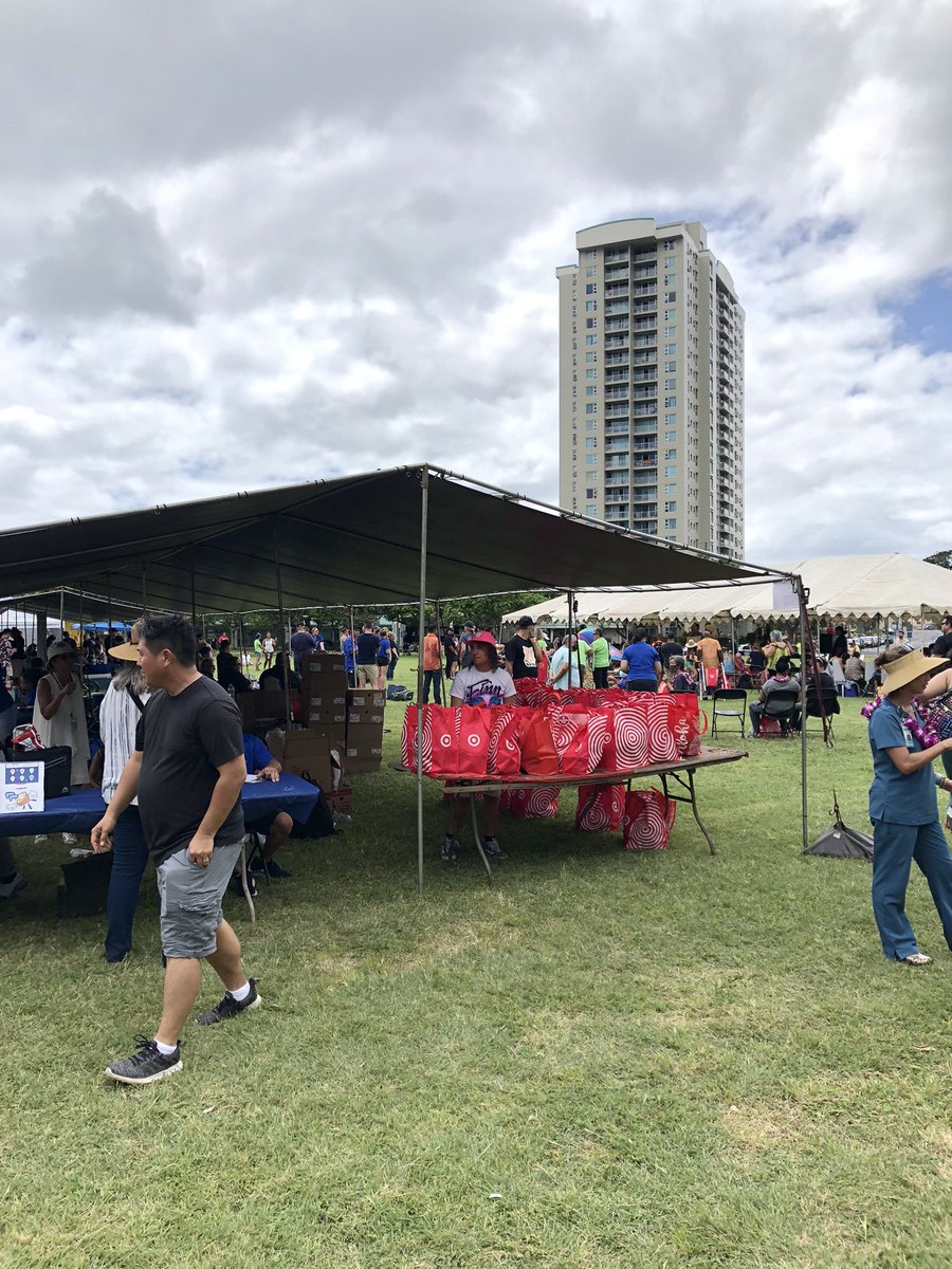 Despite all the hate, these two put on a wonderful show for the keiki and the kids loved it! 
The service fair was a big success and everyone there had a great time.. well, almost everyone. Some people chose to be sticks in the mud. 
#DragQueenStoryHour #LGBTQIA #Supporter #Ally