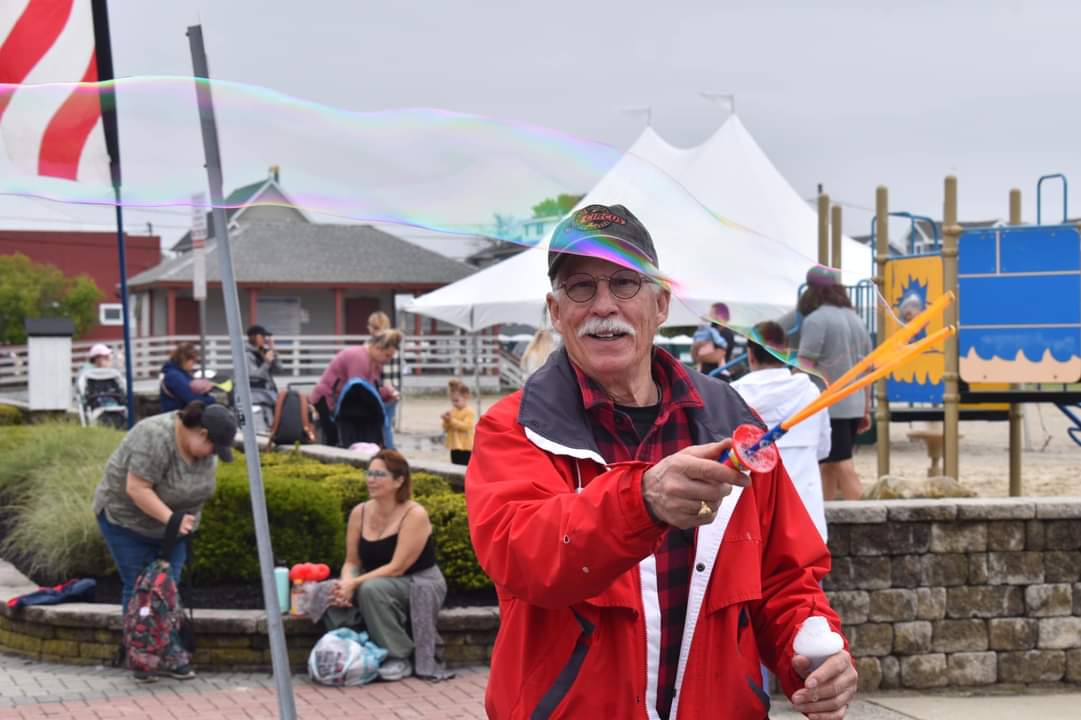 CapeAtlanticNWS's tweet image. shorelocalnews: The sunshine came out for Bayfest on Saturday. The annual Somers Point event featured dozens of crafters, a wide array of food, and three stages of live entertainment. A fun time was had by all. ☀️ 🌊 #shorelocal #somerspoint Photos by…