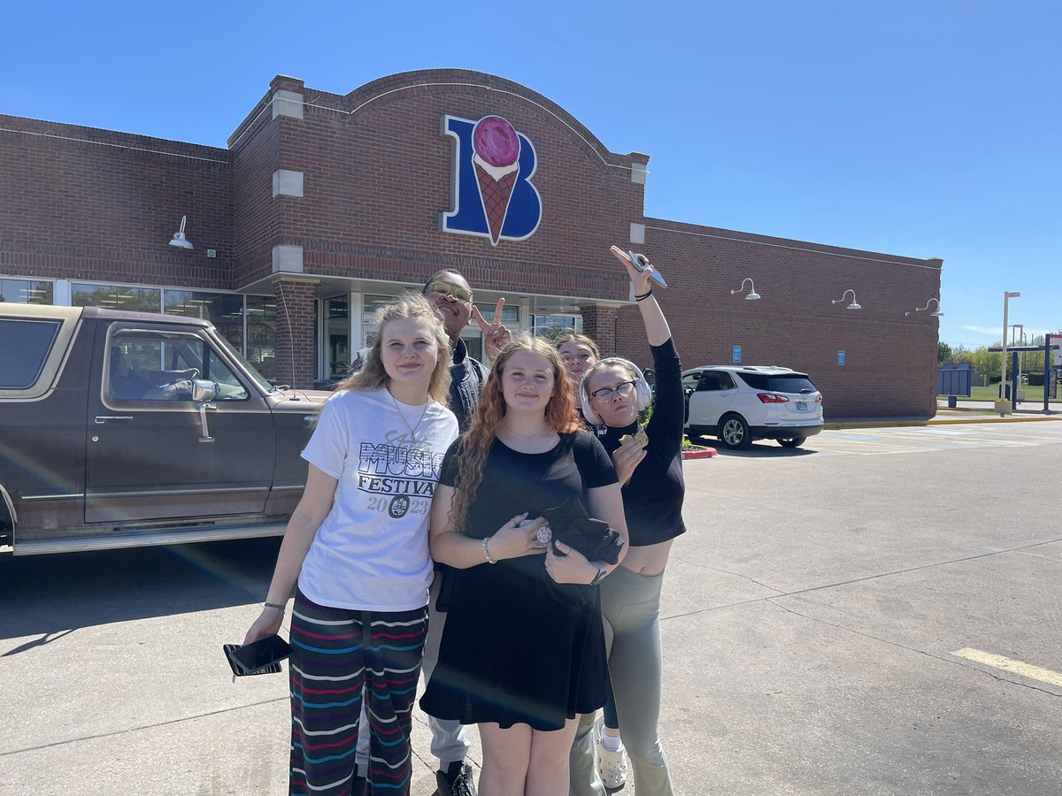 PiperBandz's tweet photo. Behind the scenes of a successful band trip to state festival and our shared love of @Braums_IceCream https://t.co/lak04dPtXp