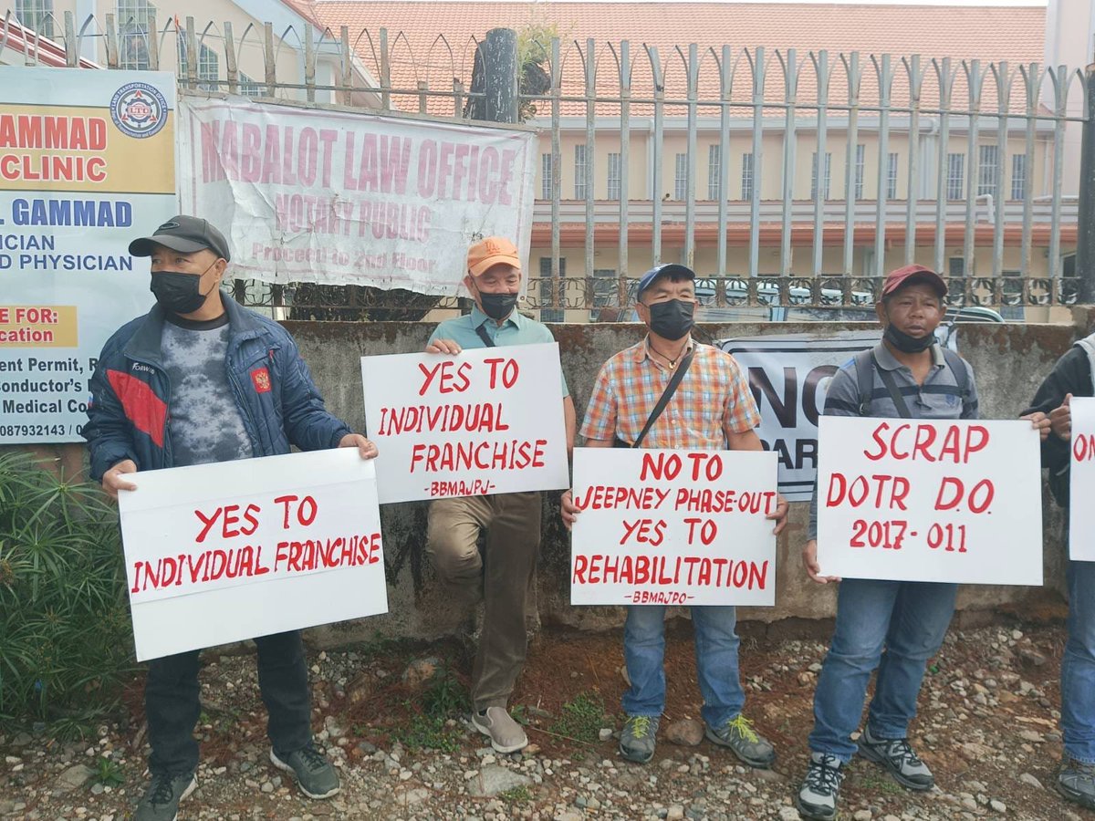CPA_Cordillera's tweet photo. #SUMKAD PARA ITI PANGKABIAGAN!
APRIL 26, 2023- Operators and drivers troop to LTFRB reiterating call to scrap bogus PUV Modernization program
Reposted from Tignayan STK
READ: https://t.co/rsElEpOSrP
#MayoUno2023
#DefendCordilleraPH
#DefendTheNorth https://t.co/QJGKE1xD6U