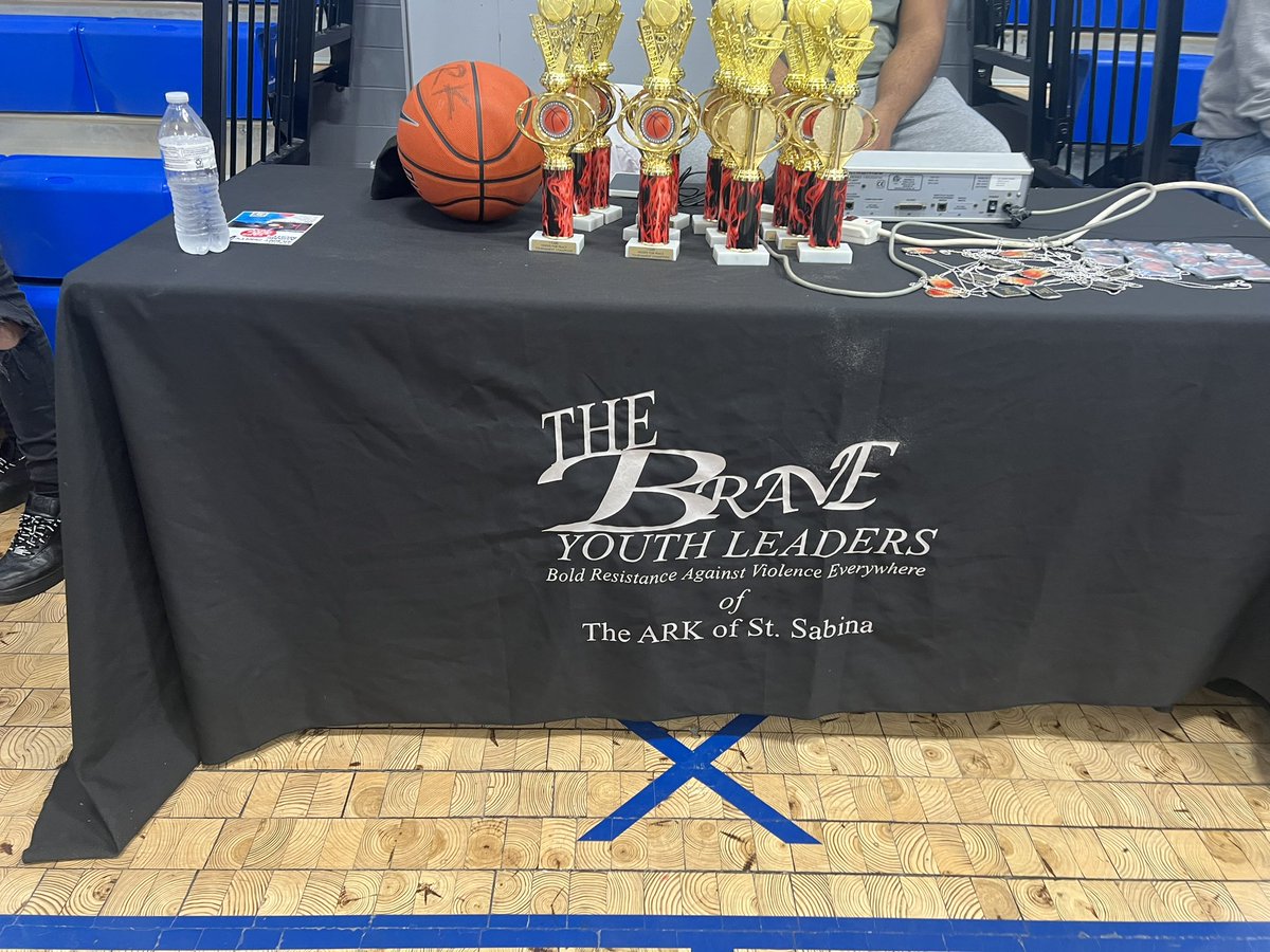 BeBraveChicago's tweet photo. Today we hosted our annual “Hoops For Peace” youth basketball tournament for the youth and community to kick off our yearly peace campaign: I Care For Peace! ~ let em’ see the real Chicago! https://t.co/acO2EjJ0R6