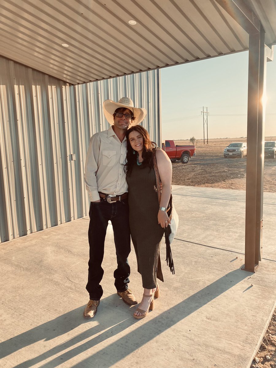 SwaringenEcho's tweet photo. we kinda clean up nice 💘 https://t.co/pmTOo5tfan