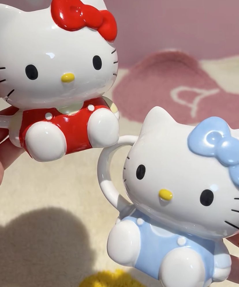 peonypixel's tweet photo. pick a hello kitty cup 💓 https://t.co/dO1gti5WKc
