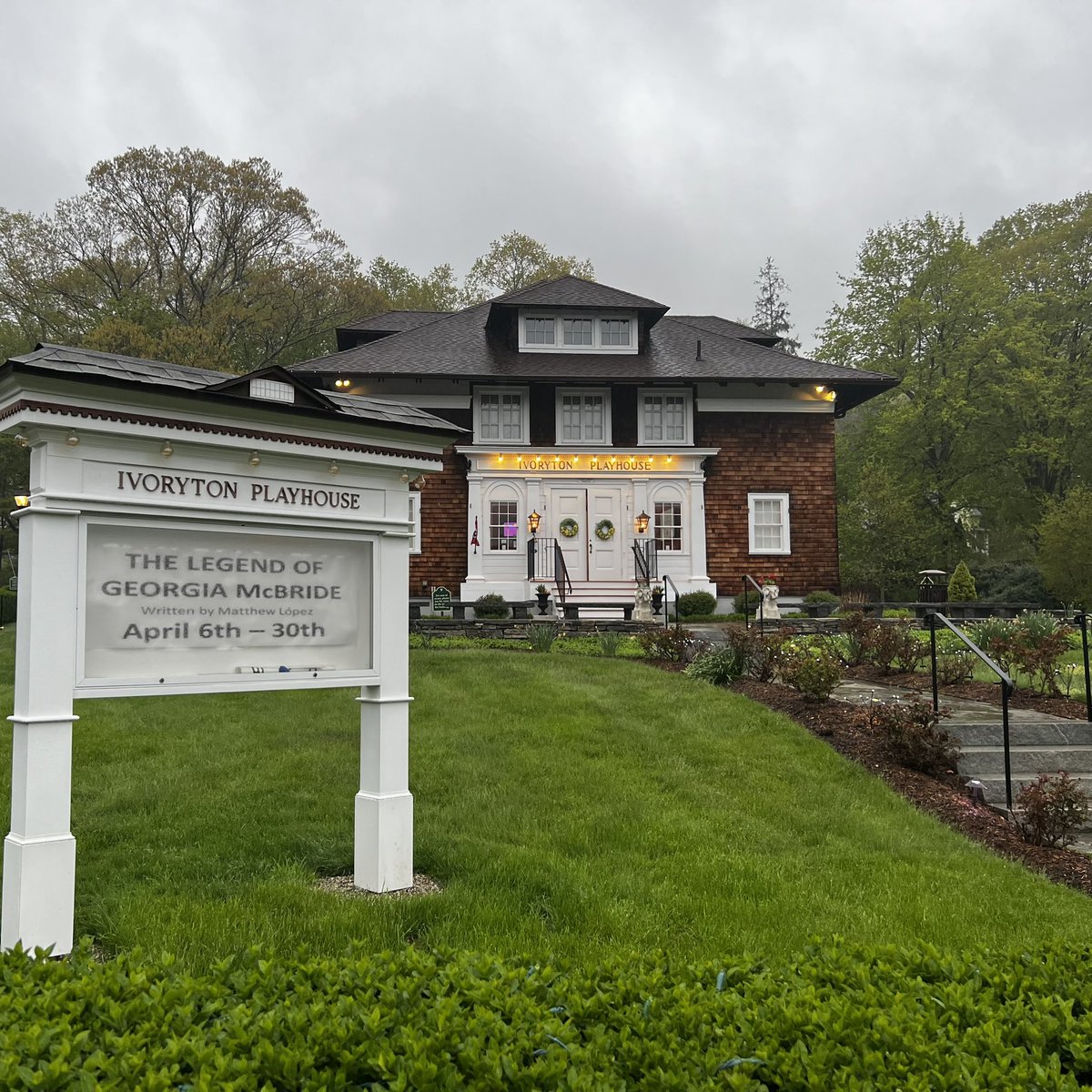 MichaelBarra's tweet photo. Just saw The Legend Of Georgia McBride at The Ivoryton Playhouse. It was so good and so much fun! One more chance to see it tomorrow, but if you miss this one, check out their future shows. It’s such a great theater here in CT. @Ivorytonplayhou https://t.co/R6t6aZKg7l
