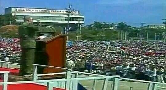El concepto de Revolución fue pronunciado por #FidelCastro durante las celebraciones por el Día Internacional de los Trabajadores, el Primero de Mayo de 2000.  #SomosContinuidad #CubaEsNuestra #Cuba #1roDeMayo
#ALaPatriaManosYCorazón