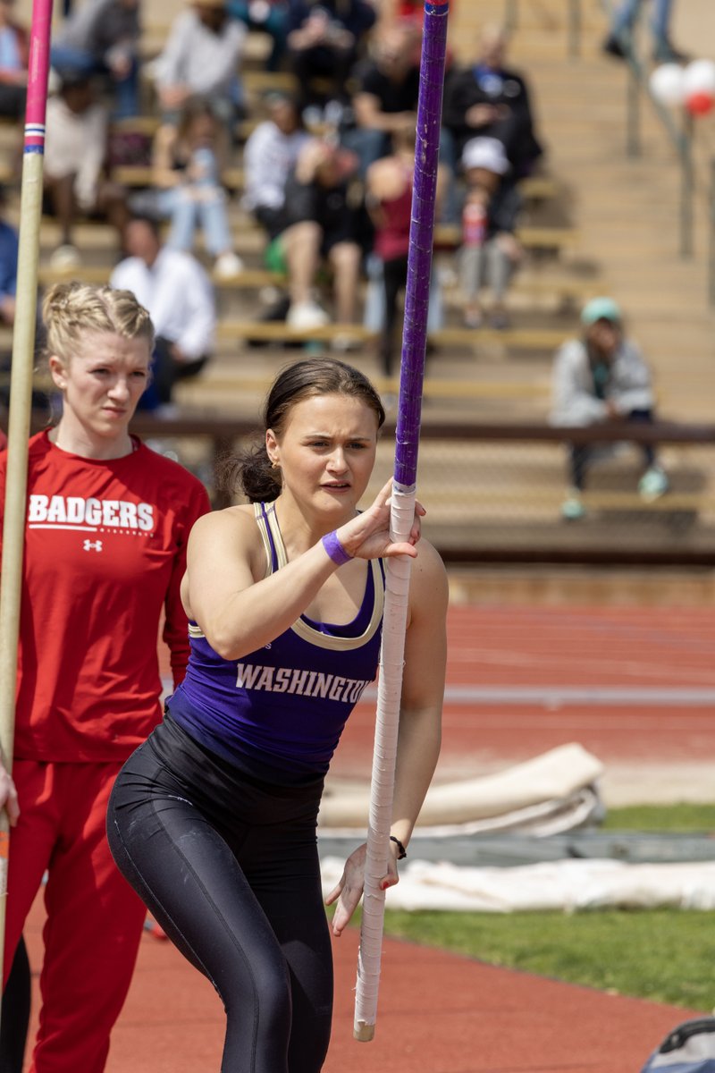 Dawgs dominate the women's vault at Fresno, with Stassja and Sara finishing as the top-two collegiates behind former Dawg Olivia Gruver.

2⃣ Campbell 13-11 3/4
3⃣ Borton, 13-7 3/4
6⃣ Ferguson, 13-3 3/4 (SB)
7⃣ Pilukas, 12-11 3/4 (SB)
8⃣ Helms, 12-11 3/4

#GoHuskies