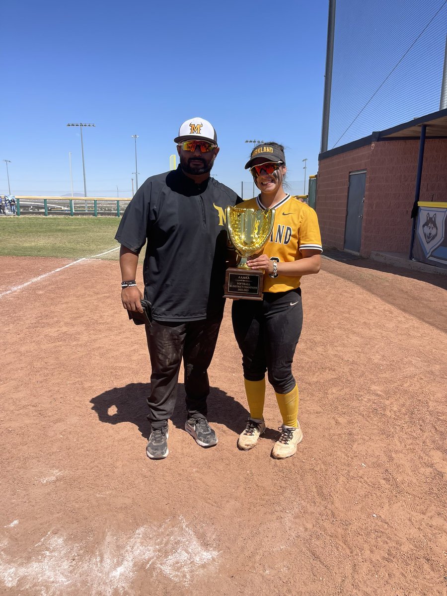 GeorgianiseT's tweet photo. Bi-district Champions🏆〽️ ! Making Northeast history , came in short but we fought until the end !! AGTG!✝️〽️ Onto the next round ! @Coach_Rocha2 @phsmats @drewwshotthat https://t.co/OqlwV97bnt