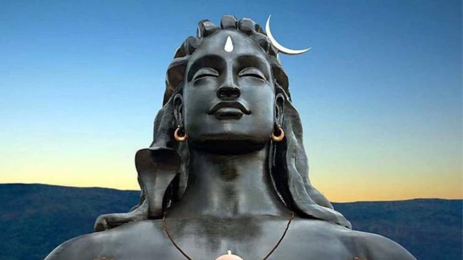 RamCharitManasG's tweet photo. वन्दे बोधमयं नित्यं गुरुं शङ्कररूपिणम्।
यमाश्रितो हि वक्रोऽपि चन्द्रः सर्वत्र वन्द्यते।।
भावार्थ:-
ज्ञानमय, नित्य, शंकर रूपी गुरु की मैं वन्दना करता हूँ, जिनके आश्रित होने से ही टेढ़ा चन्द्रमा भी सर्वत्र वन्दित होता है॥
#रामलला #रामरामजी #रामचरितमानस #Rammandir #SundayMorning https://t.co/8z20kDe9sU