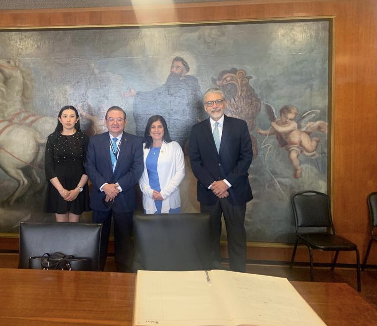 rfaradji's tweet photo. Tuvimos la oportunidad de participar como grupo de trabajo de diabetes y mesa directiva de la @SMNE_Oficial en la reunión de la #AMFEM para impulsar un cambio en los programas de estudio y mejorar la preparación de los estudiantes de #medicina en #diabetes https://t.co/FHJmbpYd73