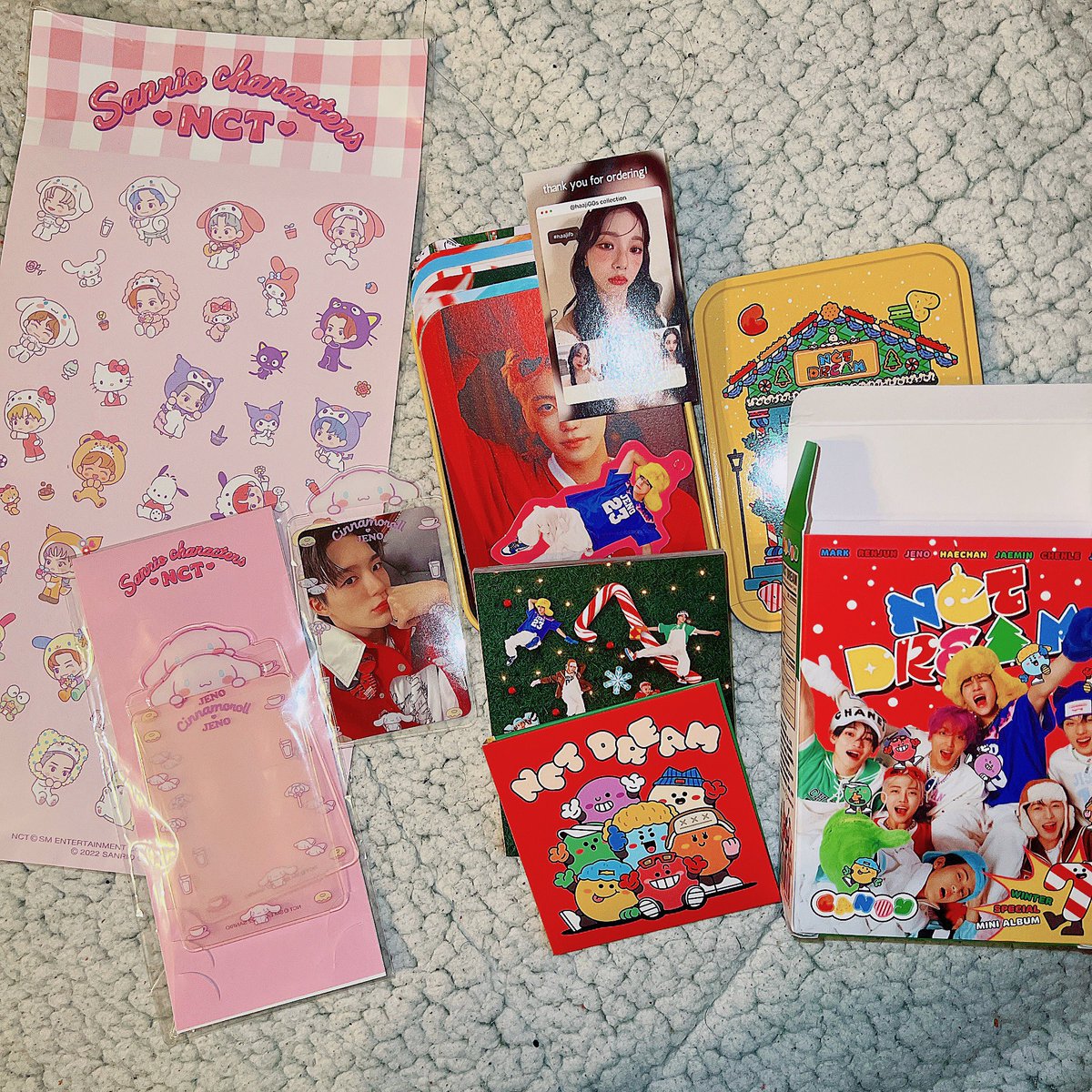 dreamweishen's tweet photo. everything arrived safely ! it felt like a mini christmas lol @haajiGOs #haajifb https://t.co/DoUzFmV6jC