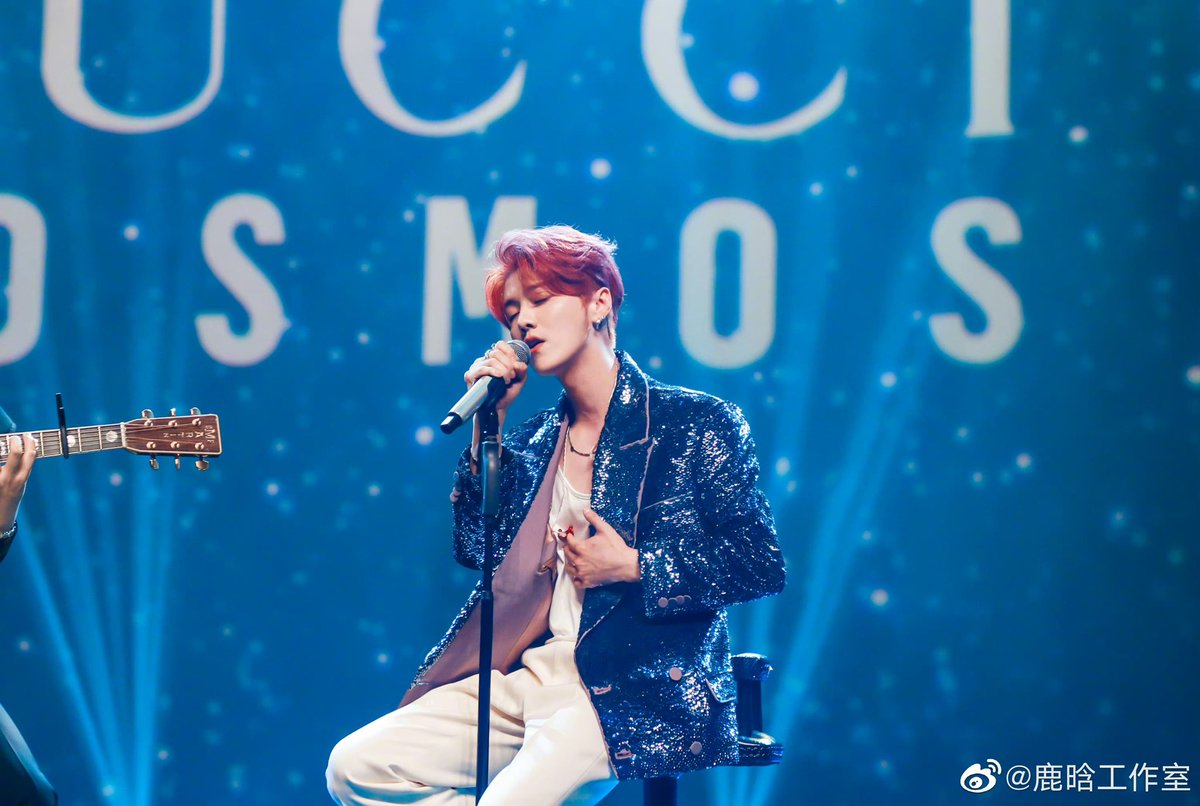 LuHanBrasil's tweet photo. [#WEIBO] 30.04.23 Atualização do #LuHanStudio:

“O último dia de abril é outro dia despertado pela beleza do LuHan, o #ChefeMaisLindoDoMundo. Que coincidência, você também?”

cr.: luking0420
pt-br: luhanbrasil

#LuHan #鹿晗 https://t.co/WnJanf34VV