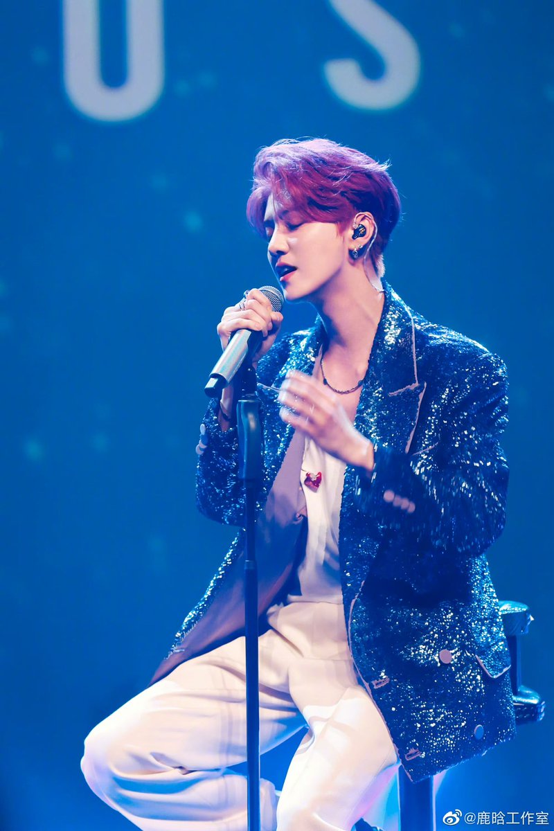 LuHanBrasil's tweet photo. [#WEIBO] 30.04.23 Atualização do #LuHanStudio:

“O último dia de abril é outro dia despertado pela beleza do LuHan, o #ChefeMaisLindoDoMundo. Que coincidência, você também?”

cr.: luking0420
pt-br: luhanbrasil

#LuHan #鹿晗 https://t.co/WnJanf34VV