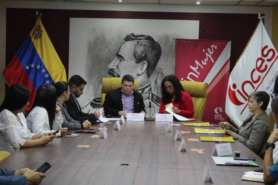 ViceVenezuela's tweet photo. #Entérate || Inces y Minmujer renuevan compromiso de formación y producción.

#29Abr 

Más detalles aquí: https://t.co/GJ1skePKiy https://t.co/sbEHr2dmLR