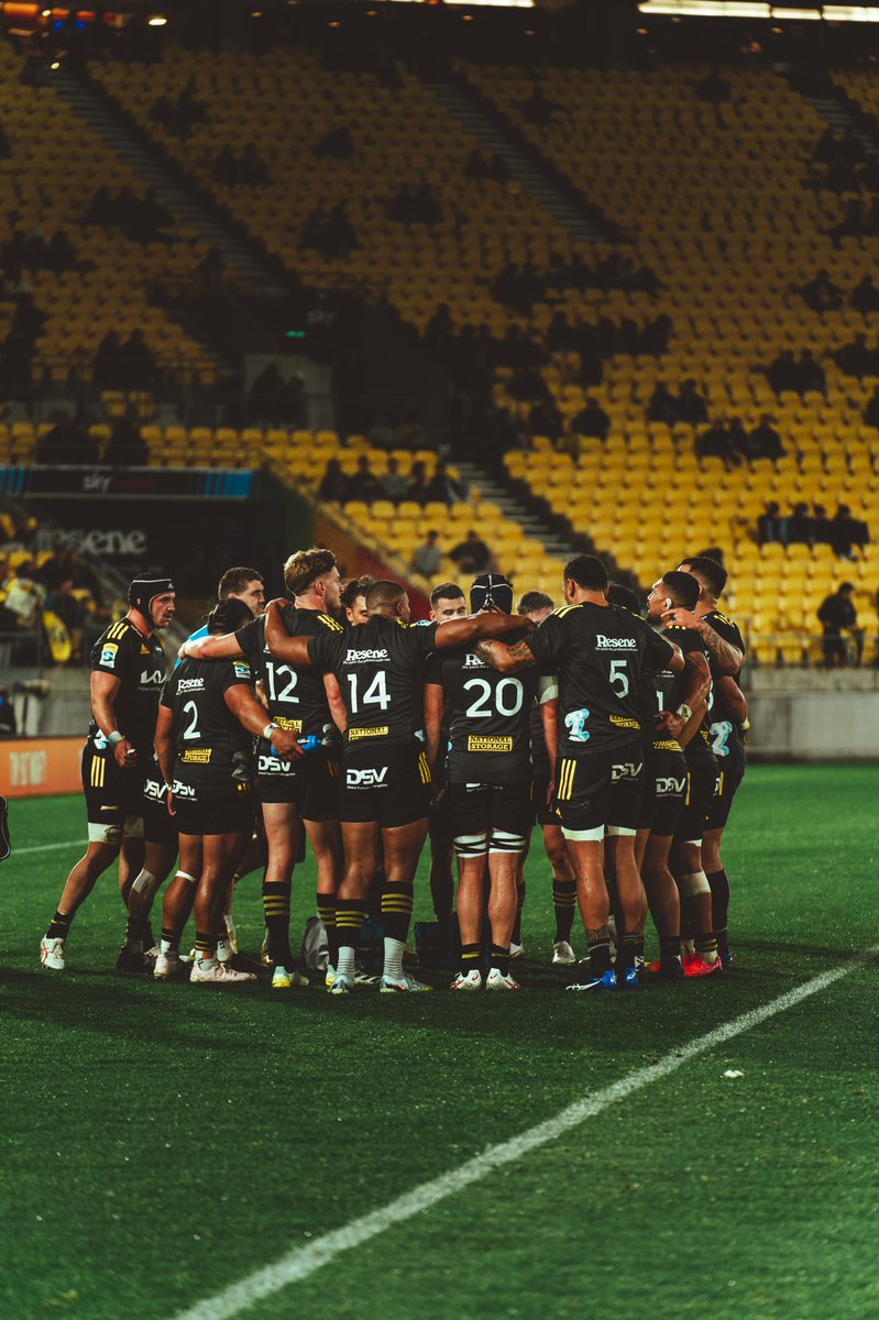 juliansavea7's tweet photo. Blessed 💛🖤🙌🏾 
Thank you for all the support and love. Playing my 150th game for the @Hurricanesrugby was just as special my first game. Love this team and my brothers. https://t.co/HjZ5xg3Ck0