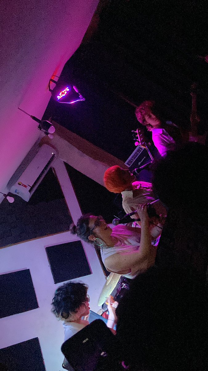 florasupertramp's tweet photo. eu tenho amigas maravilhosas
@crimecaqui
a melhor banda.
#bandaindependente #banda #LGBT #band https://t.co/HM5w2rK8m7