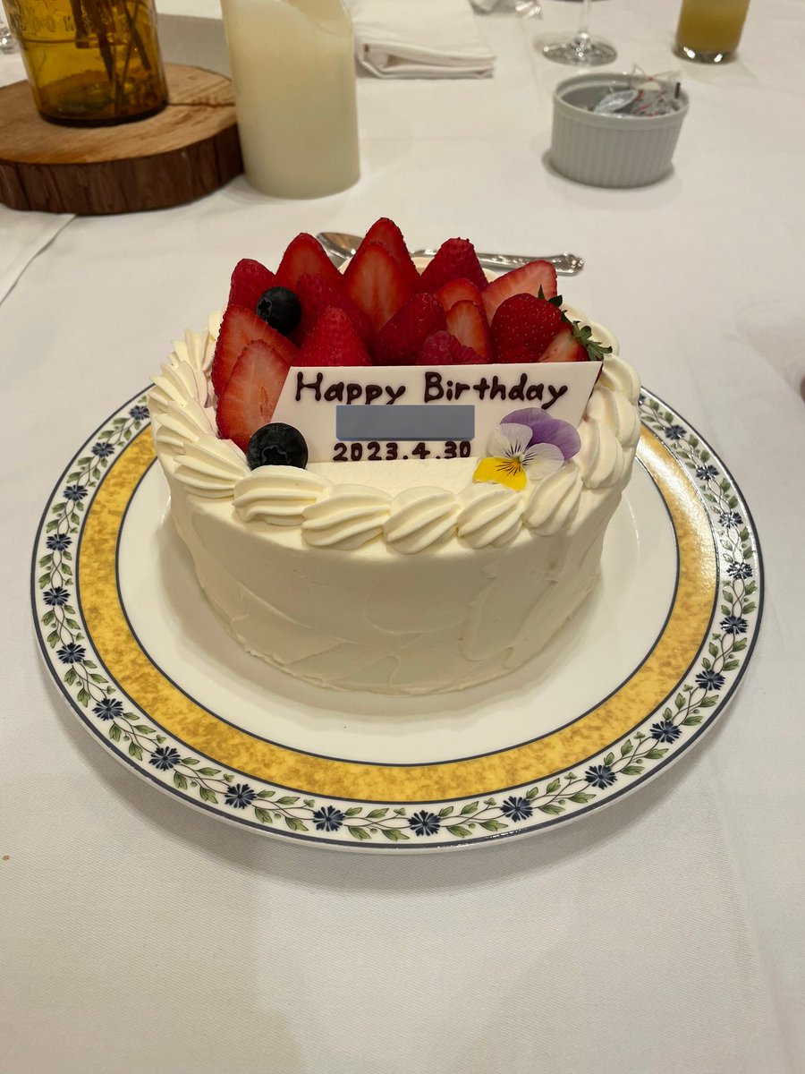 haraco_MHW's tweet photo. 皆様お久しぶりです😊
すごく突然ですが、昨日結婚いたしました！！

親族のみのささやかな式でしたが、サプライズで今日の誕生日も祝ってもらってビックリ😳笑

仕事が忙しくて辛い時、心身共に支えてくれたり、式の準備を楽しみながらやってくれた妻には本当に感謝。 https://t.co/agC2dy7I4y