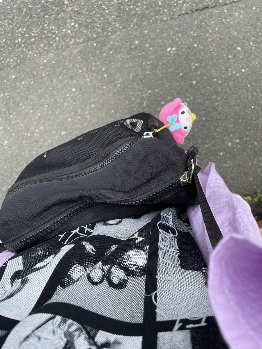 al__yk's tweet photo. ゆっくりと会場向かう🫰🏻🫰🏻 https://t.co/fjV3DTCjCr