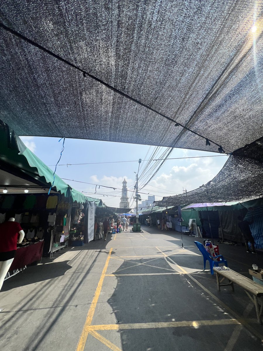 rachedelight's tweet photo. Chatuchak Market &amp; pineapple fried rice https://t.co/JCAHWJZ0Xy