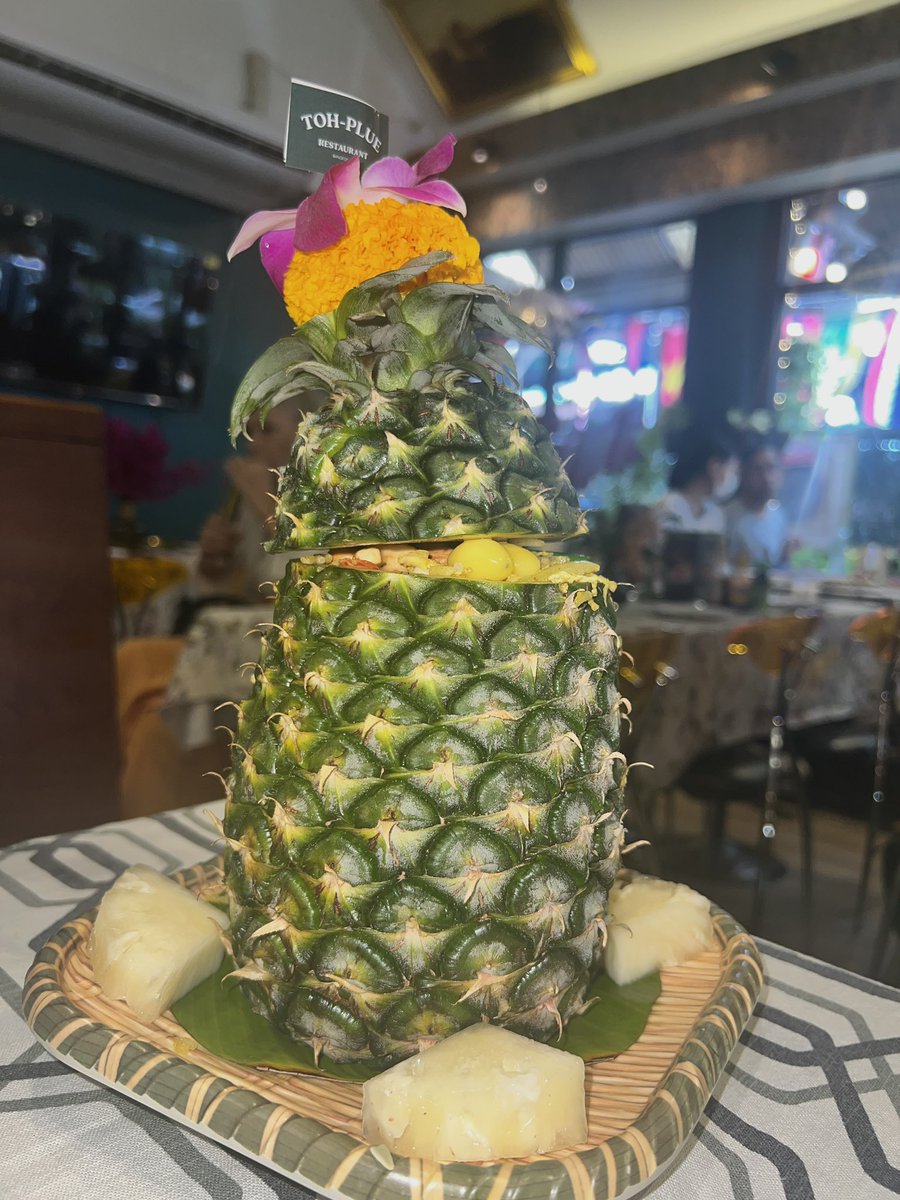 rachedelight's tweet photo. Chatuchak Market &amp; pineapple fried rice https://t.co/JCAHWJZ0Xy