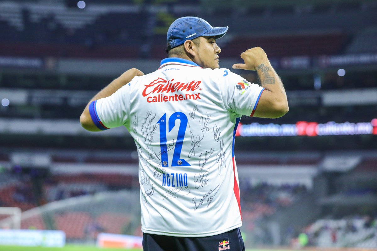 CruzAzul's tweet photo. Esperamos que te haya gustado el regalo, @aczino. 🤟🏻 https://t.co/5tS7U7oaNK