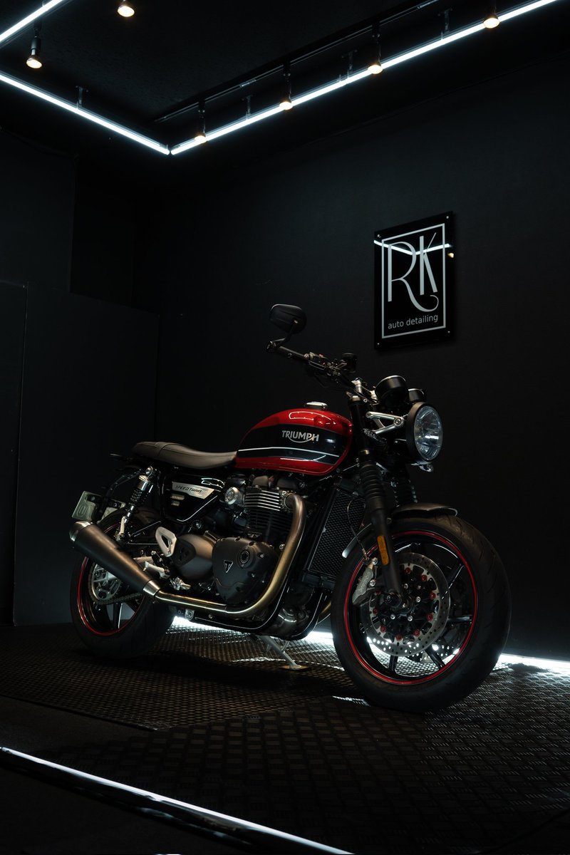 RKautodetailing's tweet photo. TRIMUPH speed twin
・ライトコース(手洗い洗車、軽研摩、ポリマーコーティング)
・撮影オプション追加
通勤で使う事が多くなって汚れてきたとの事でご依頼いただきました!
このオレンジほんと綺麗
#TRIMUPH #speedtwin #トライアンフ
#手洗い洗車 #コーティング #バイク
#RKautodetailing https://t.co/tJZM0GrDKQ