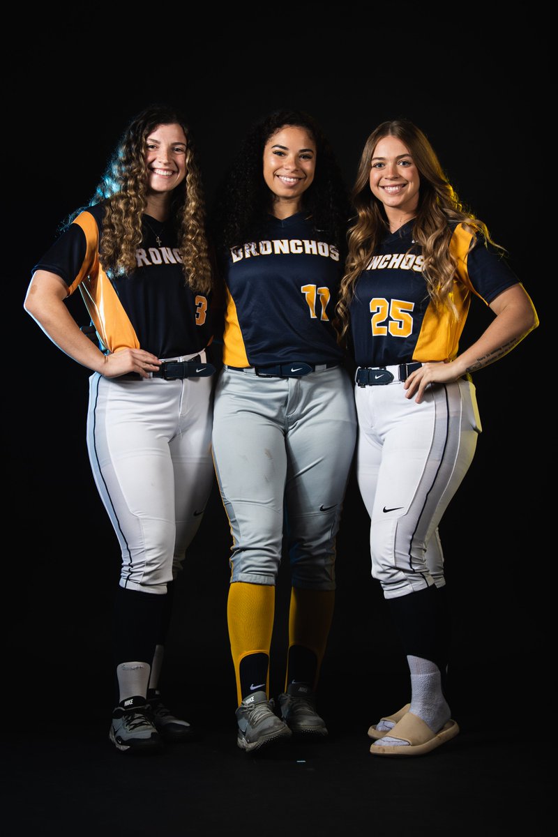 For the seniors. For the ship.  

🏠 Gerry Pinkston Stadium
📍 Edmond, Okla.
⏰ 1 p.m. &amp; 3 p.m.
🎟 bronchsports.com/tickets
📺 bit.ly/341ra1p
📊 bit.ly/2HIs36g

<a href="/UCOSoftball/">UCOSoftball</a> x #RollChos