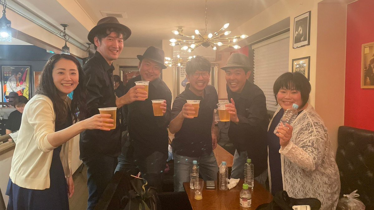 BlueLabel2016's tweet photo. 昨日は藤枝のキャデラックカフェにて、CrissCrossさん主催のライブ「CROSS OVER」に出演して参りました！最高の会場、最高のお客さん、最高の共演者との楽しい時間になりました！

メンバーの充電も終えて、今年度は活躍の場が増えるはず！？ https://t.co/LFuMFVIWhK