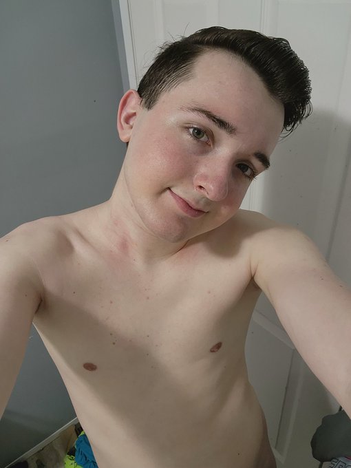 Do I look sexy after I shower https://t.co/GHbWgKGmnt
