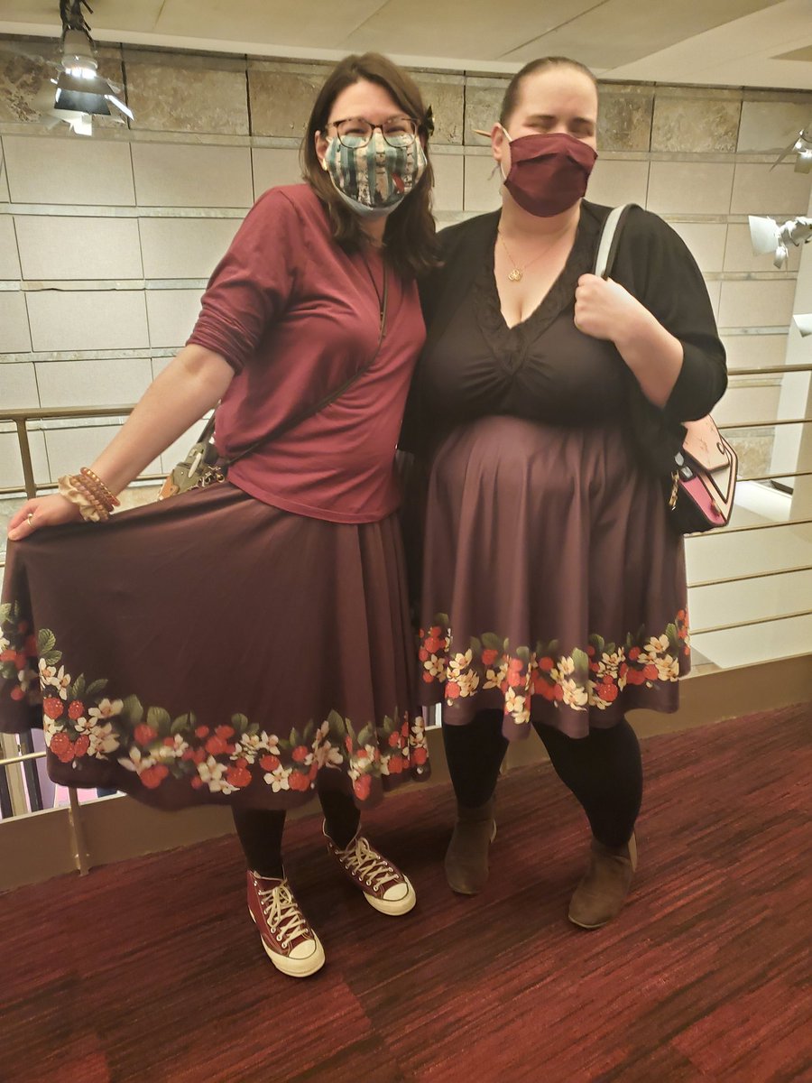 DesiDrawsStuff's tweet photo. Was at #mbmbamlive and found another person wearing @mayakern !!! @GwentheHobbit had the old style raspberry and I had the new!!! What whimsy to end #fancytakesflight! https://t.co/VTD3Rhy0qw