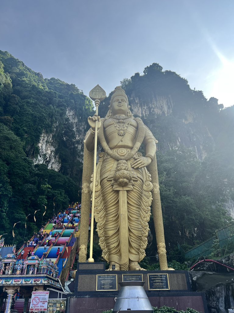rachedelight's tweet photo. Batu Caves, KL https://t.co/9vPRUf5Tox