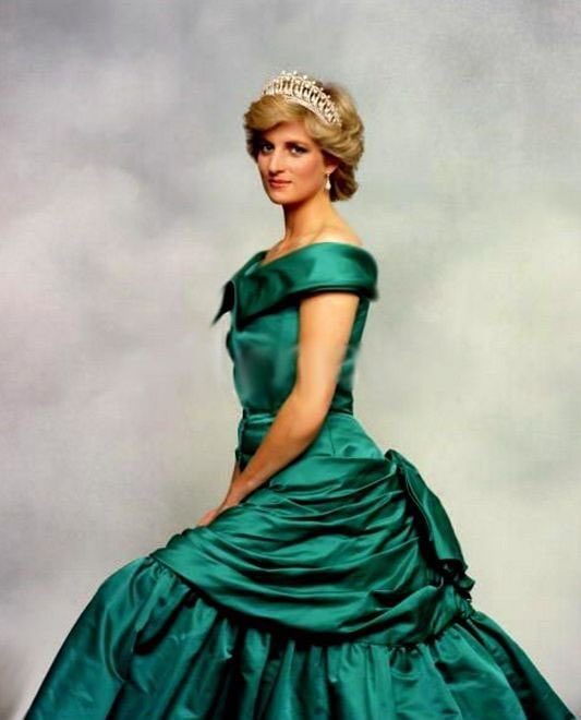 Shi4ni's tweet photo. So are we changing our profile (s) with Princess Diana image on the day of #ConANation ?
Do we do so a day before?😉 https://t.co/ziCqSGUgzl