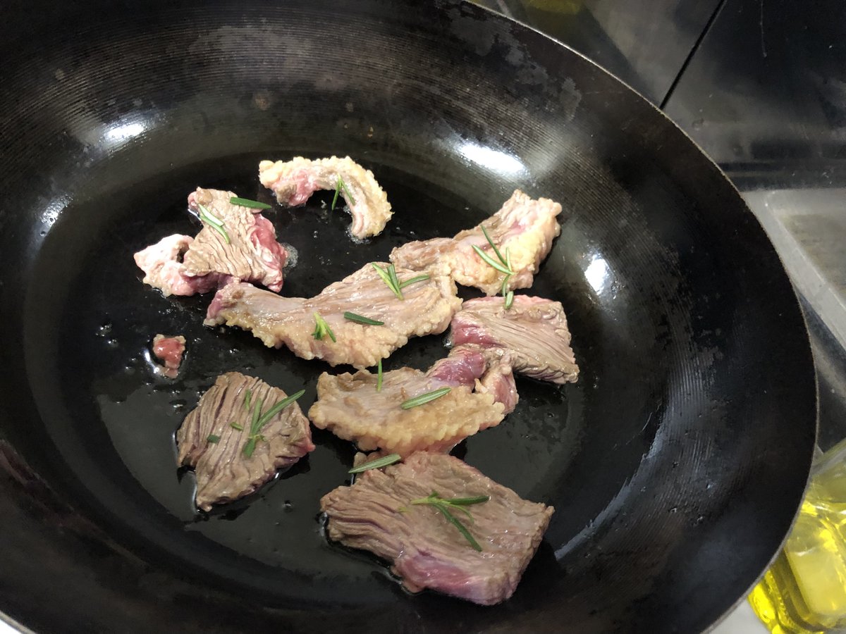 keni_yats_coach's tweet photo. #dayoff #gardening #Cooking #hearb #Rosemary #recharding https://t.co/0bQO8dDcQv