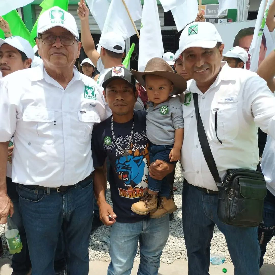 ZacapaUNE's tweet photo. La Unión demuestra que quiere poner #OrdenYTransformación, hoy Mario Quintanilla junto a Luis Fernando Cordon Orellana y Misael Granados recorrieron las principales calles de ese bello lugar, recibiendo a su paso el cariño y apoyo de los unionenses.

#SandraPresidenta https://t.co/cnD2KLv6qV