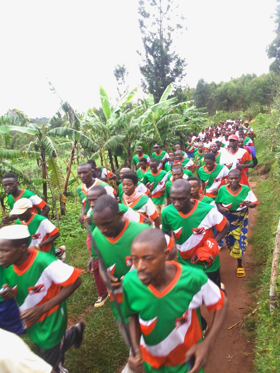 InkonaRyansoro's tweet photo. Cérémonies de démonstration de force des #Imbonerakure de la commune #Ryansoro zone #Rweza ce samedi 29.04.2023.Avant cela,des travaux communautaires sur la colline #Ngaruzwa en présence de l'Admicom #Ryansoro et sc du parti #CnddFdd.@CnddFdd @GitegaVutura1 #Burundi https://t.co/AYK4gaLfOy