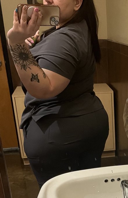 Honey! This booty was looking scrumptious today in my scrubs https://t.co/0RArkoVXyp<a href="/tag/mvsales"class="tags"><span>#mvsales</span></a>