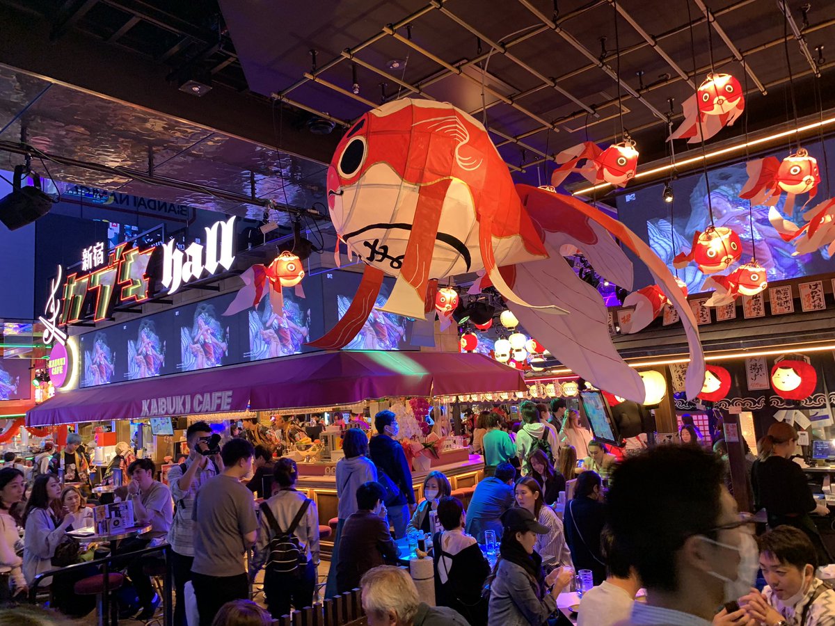 ckkjba's tweet photo. 話題の新宿歌舞伎町タワーの5階にEXSTIONというお洒落なレストランがGW明けにオープンするみたい。
中にプールがあったり高級感があり、2階とはまた違った雰囲気。ディナーに加えランチやカフェもやるようです。
#新宿 #新宿歌舞伎町タワー
#EXSTION #ナイトプール #sinjuku
#restrant #lunch #bar https://t.co/rAeyoh717B