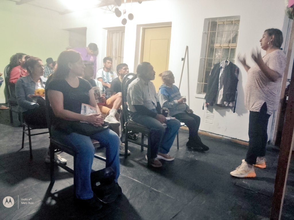 MARIAAL55084003's tweet photo. Gracias totales @karylarioja @Soniaortiz2784 vemos reflejado en cada joven quiere cambio , oportunidad de estudios , salud , trabajo , quieren ese cambio , @FelipeAlvarezLR Gobernador @GFGalvan vice @ines_byd Intendenta @PerezSchoeters vice , #EsConInes #EsConKary #EsJuntos https://t.co/jehGB6rRux