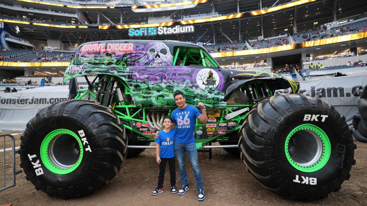 THIS. IS. MONSTER JAM!!

#LopezBoys  #SoFiStadium  #MonsterJam