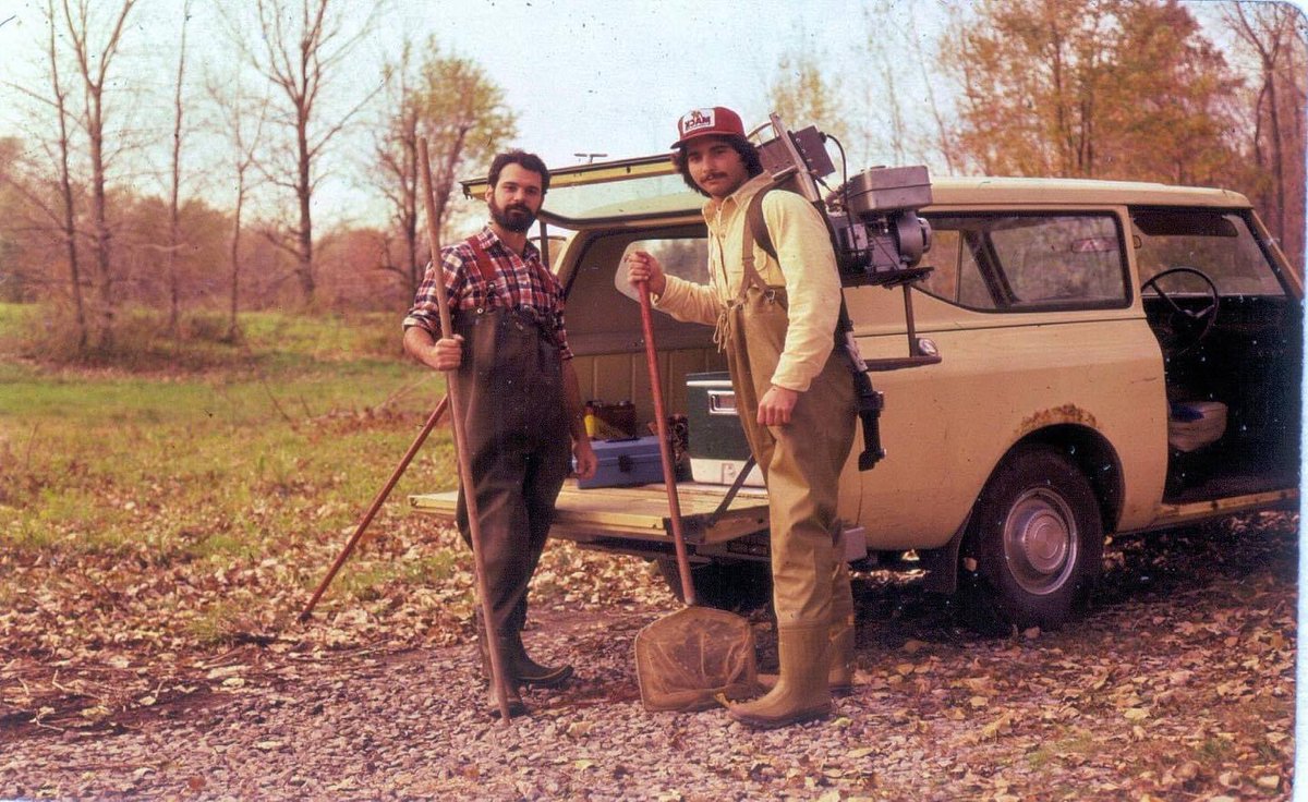 mjanzalone's tweet photo. For you aquatic biologist/fisheries people out there this is what a backpack electroshocking unit looked like back in the early 80’s. It was like carrying a small mini bike on my back #electroshocker https://t.co/W4X58icysE