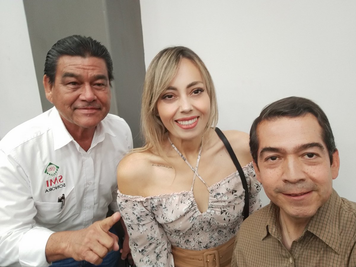 eati2012's tweet photo. @michelleriveraa saludos cordiales https://t.co/9S0zedhnDX
