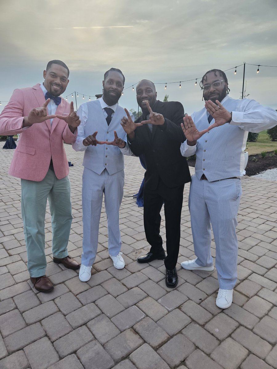 GMENBANKS830's tweet photo. Over 20 years of brotherhood #Unit11 #UMES 🤘🏾 https://t.co/JznEQh1pE9