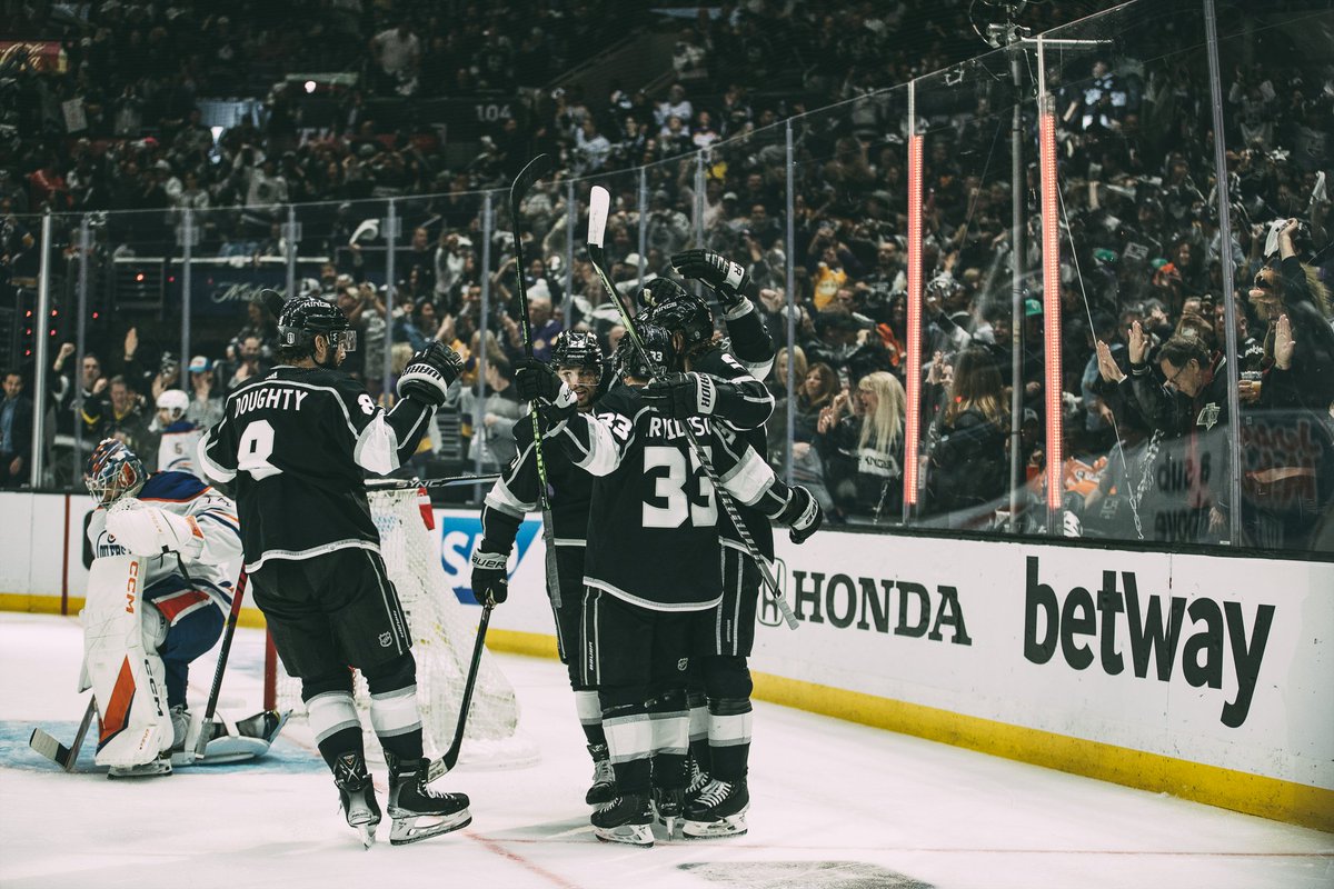 LAKings tweet picture