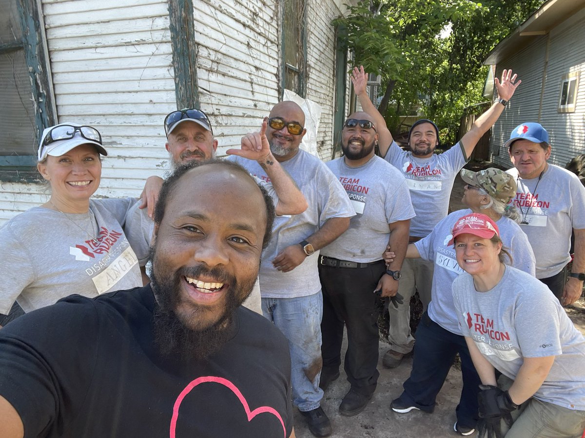 soonthirdward's tweet photo. What a day of restoration and hope bringing! People saw hope not commonly seen. Hard work and love!  Only God could do what happened today. Something Out of Nothing. @TeamRubicon @stmarkhouston @edpettittmph #lovehasnolimits #BodyofJesus #thirdward https://t.co/LvwsrcVts6