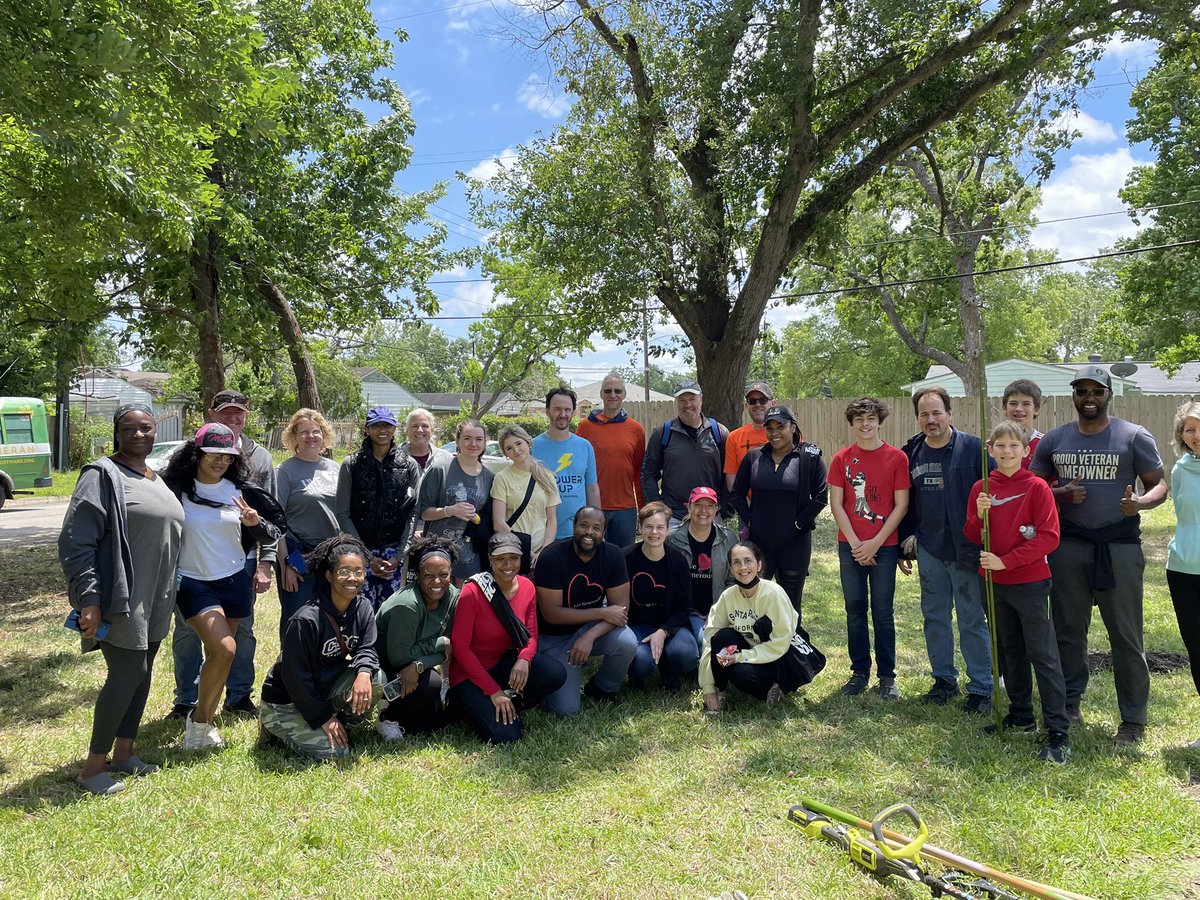 soonthirdward's tweet photo. What a day of restoration and hope bringing! People saw hope not commonly seen. Hard work and love!  Only God could do what happened today. Something Out of Nothing. @TeamRubicon @stmarkhouston @edpettittmph #lovehasnolimits #BodyofJesus #thirdward https://t.co/LvwsrcVts6