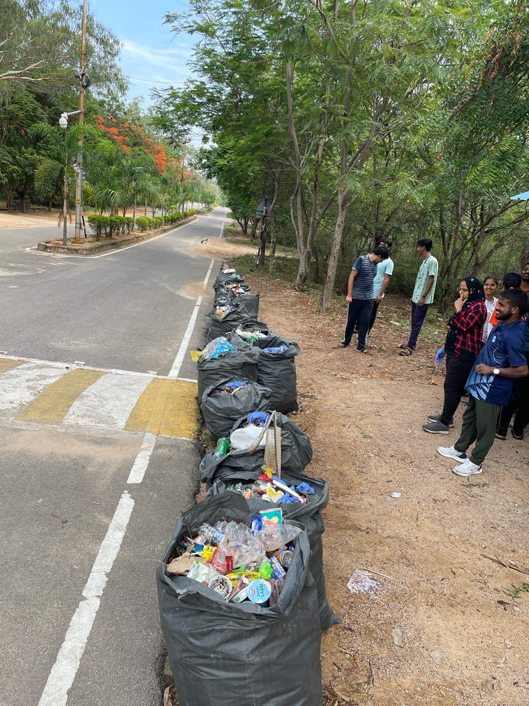 abvphcu's tweet photo. Kudos to Students for Development (SFD), an initiative of ABVP, for conducting a successful cleaning walk on our campus. Let's work together to keep our campus clean and beautiful! #CleanCampus #SFD #ABVP #KeepOurCampusClean https://t.co/xbEZqmKQ77