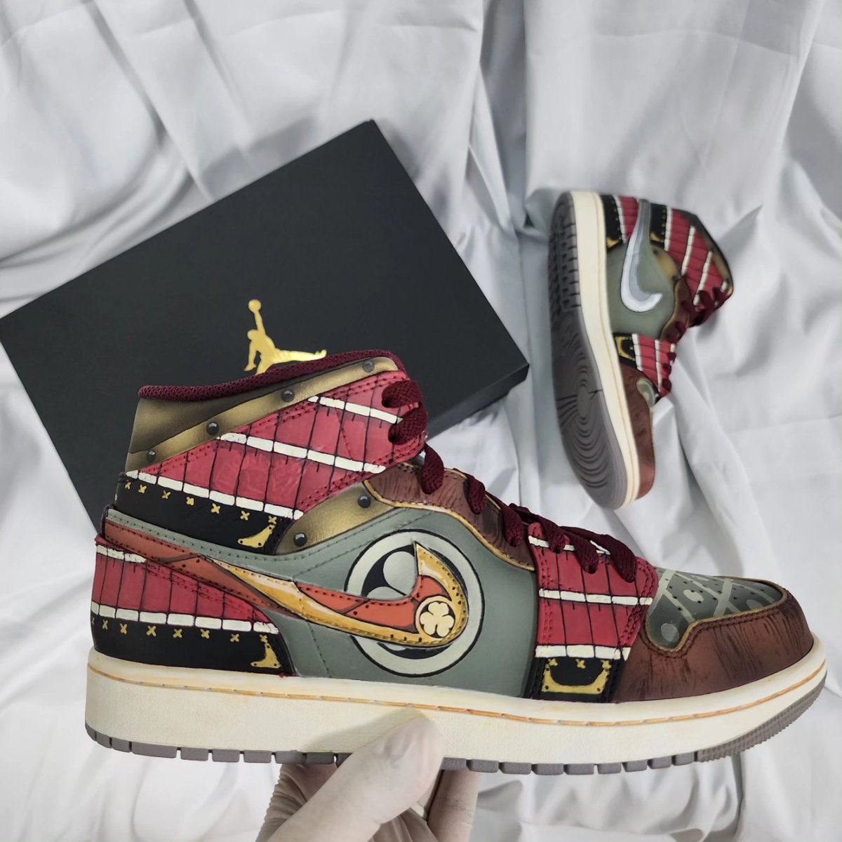 alart_custom's tweet photo. 甲冑
#ALaRT #アルアート
#NIKE #AIRFORCE1 #DUNK #AIRJORDAN
#和柄
#カスタムペイントスニーカー #スニーカーペイント #スニーカーカスタム #カスタムスニーカー
#customkicks #sneakerspaint #sneakercustoms #streetfashion https://t.co/KGA1bMzXym